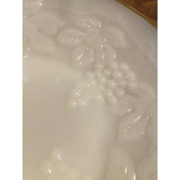 Anchor Hocking milk glass serving bowl fruit grapes white gold trim pedestal - Picture 7 of 11